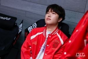 純吸血鬼Bin大哥第一賽段吃草不擠奶多數據位列中游傷害轉化倒數第三