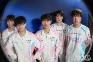 戰(zhàn)勝JDG后BLG曬選手合照：首戰(zhàn)告捷！