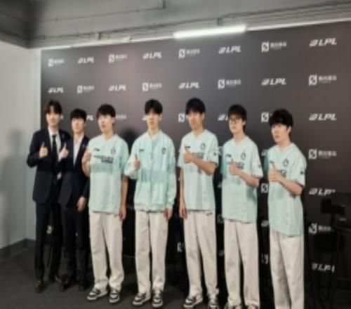 iG赛后群访教练：季后赛的目标理所当然是冠军队伍仍有成长空间