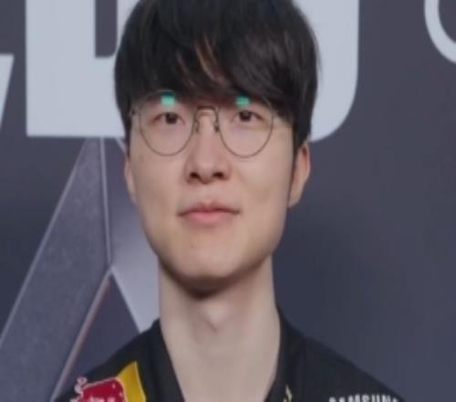 Faker選出各賽區(qū)最佳選手：LPL賽區(qū)UziLCP賽區(qū)Maple最佳是自己