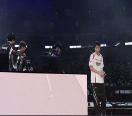 T1超话怒斥被扳平比分:第二把这个bp,教练脑子被踢了是不是