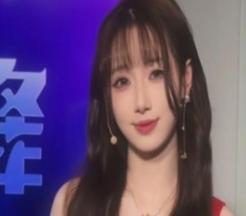 LPL解说天舒被曝疑似酒后不雅直播，女主持人阿芙辟谣与此事无关