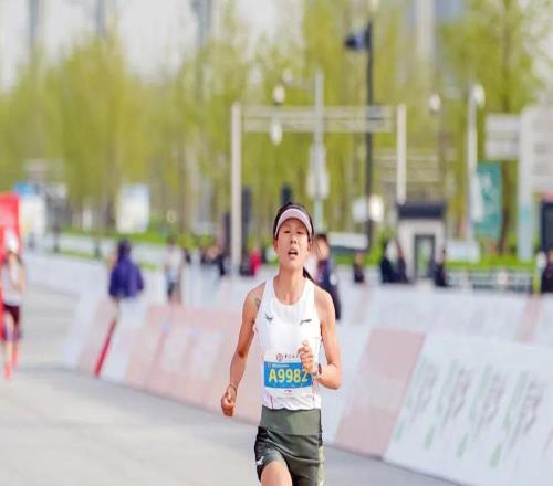 劉君慧VS朱卿，誰會是第一個跑進70分的半馬大眾女選手