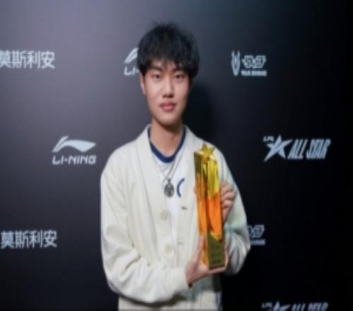 Tian說(shuō)要疊踢踏舞“你兵都不讓”左手回復(fù)Tian：我要吸血啊兄弟