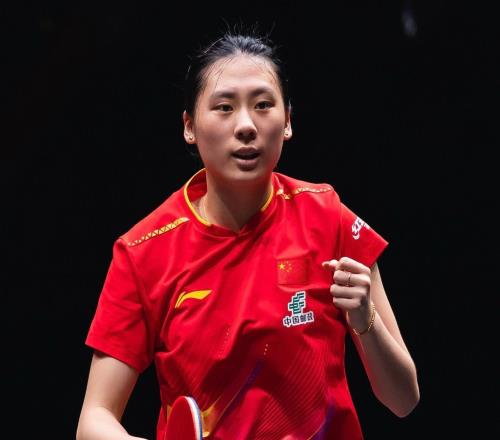 43掀翻世界冠軍！中國(guó)女乒21歲1米77新星蛻變：新王曼昱翻越克星
