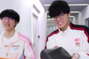 官方分享Viper和Jiejie場下互動視頻：再見如舊親切問候