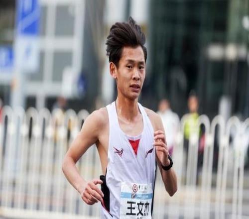 1小時1分15秒，王文杰刷新國內(nèi)男子半馬最好成績