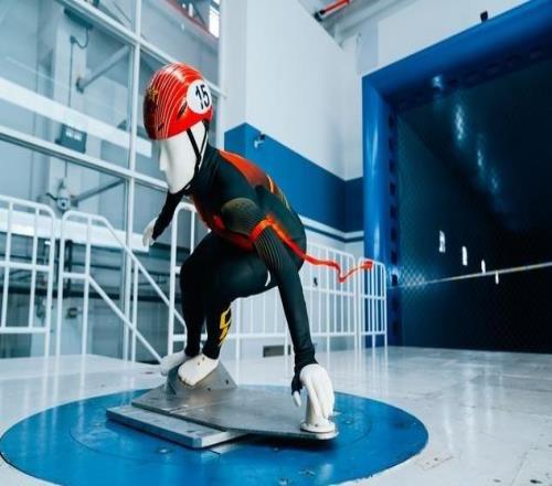 丁世忠參與奧運(yùn)火炬?zhèn)鬟f，跑出安踏從晉江到奧林匹亞的跨越征程