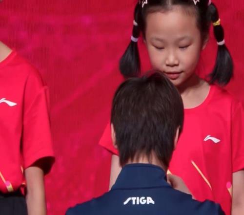 豪奪兩連冠！中國(guó)女乒9歲天才新星崛起：3勝王楠女兒，又萌又能打