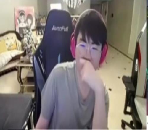 姿态:但是感觉抽签真比打比赛紧张,打比赛都没感觉的