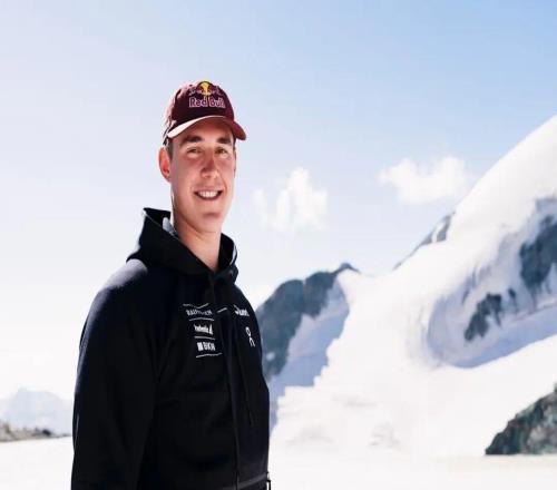 冬奧熱搜三連炸！木匠逆襲奪金，雪橇隊(duì)遭搶，谷愛(ài)玲“龍紋戰(zhàn)袍”驚艷全球！