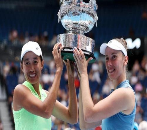 張帥勇奪澳網(wǎng)女雙冠軍！萊巴金娜擊敗薩巴倫卡問鼎女單