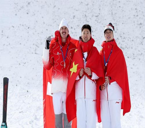 金牌夫婦！王心迪132.6分奪冠，攜手徐夢桃創(chuàng)神跡，激動跪地慶祝