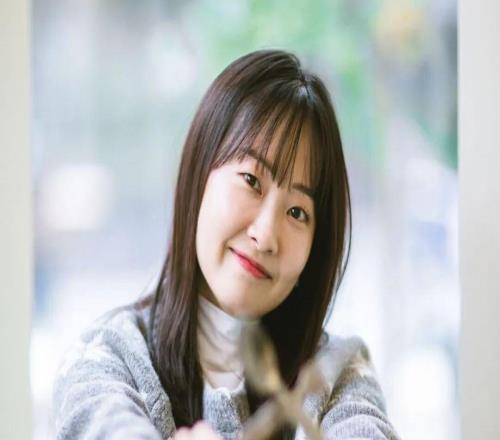 封面來了！蔡侑玎：璀璨綻放巖中花