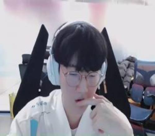 老公的LPL之旅并不太顺利BLG不敌JDGViper两局仅拿1个人头