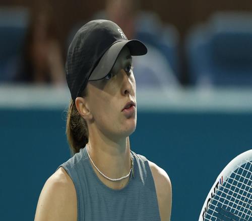 斯瓦泰克無(wú)預(yù)警炒掉教練費(fèi)塞特！她將聘請(qǐng)沃茲尼亞奇父親