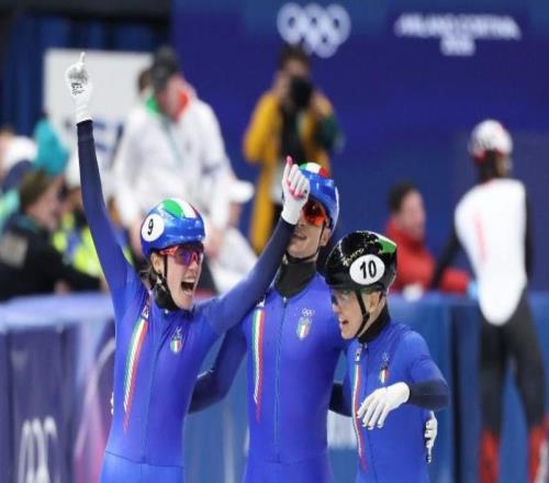 中國(guó)隊(duì)獲短道速滑混合接力第四名，東道主反超奪冠