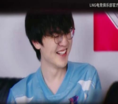 LNG发布Weiwei离队纪录片：愿前方征途顺利峡谷风永远作你的战歌