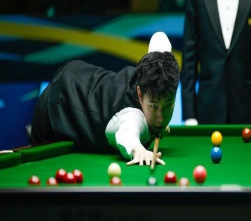 斯諾克國錦賽：趙心童65逆轉(zhuǎn)塞爾比，吳宜澤零封霍金斯
