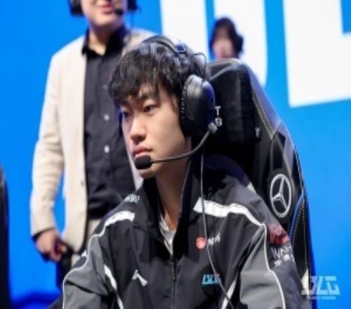 Knight赛后更博:谢谢大家一整年的付出,lpl加油拿个冠军吧