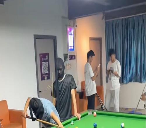 為什么打臺球一定要穿黑絲