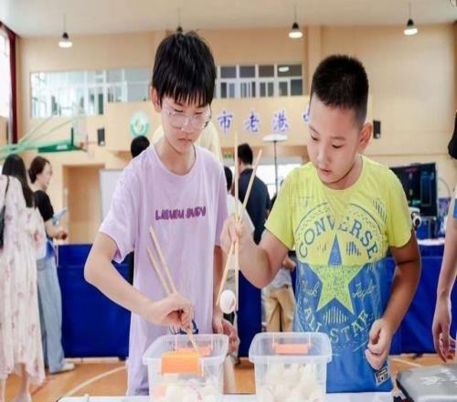 智慧点亮乒乓赛场！2025上海智能乒乓球赛圆满落幕，亲子协作、科技加持助力全民健身