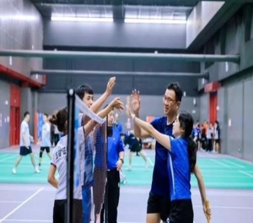 揮拍實(shí)現(xiàn)政企同頻共振，深圳南山“羽企同行”系列賽收官