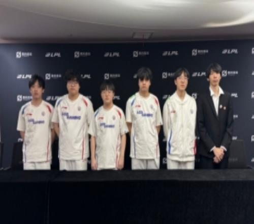 LGD賽后群訪教練：我的BP再好一點結(jié)局或許就不一樣享受假期吧