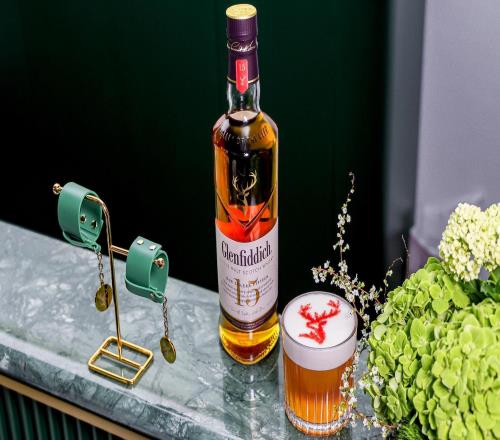 格蘭菲迪攜手阿斯頓馬丁一級方程式車隊(duì)，詮釋“超越傳奇”