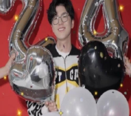 jiejie分享生日庆祝:24岁正是适合闯荡的年纪