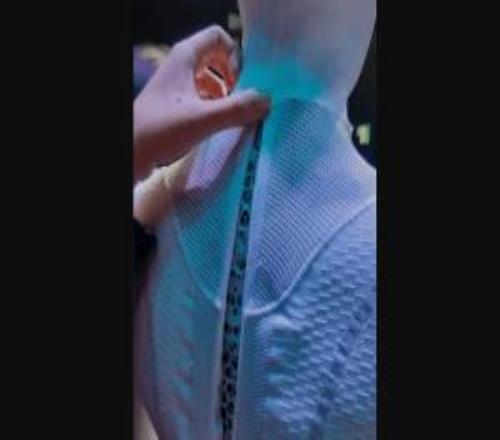 何小鵬給人形機(jī)器人“脫衣”回應(yīng)質(zhì)疑：小鵬股票直線拉升翻紅