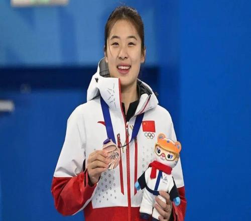 2026米蘭冬奧會即將開幕，寧忠?guī)r、張楚桐擔任中國體育代表團旗手