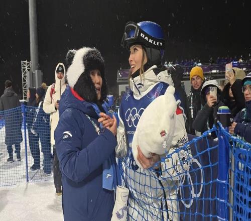 淚目！谷愛凌第一滑摔倒背后，媽媽哭紅了眼，決賽用新動(dòng)作沖冠