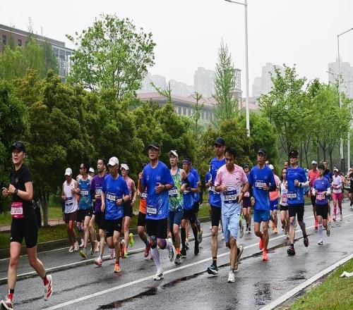 跑馬拉松買房最高補貼10萬元！多地向馬拉松參賽者提供購房優(yōu)惠