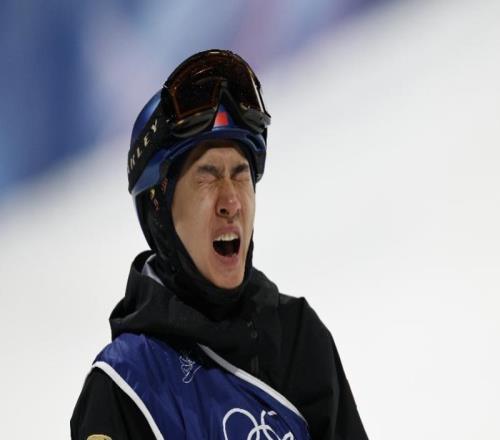 蘇翊鳴有驚無險(xiǎn)晉級(jí)冬奧大跳臺(tái)決賽，直言自己“壓力有點(diǎn)大”