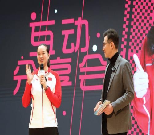 冠軍老師走進(jìn)奉賢世外：奧運(yùn)獎牌得主黃雪辰，水中芭蕾綻放校園