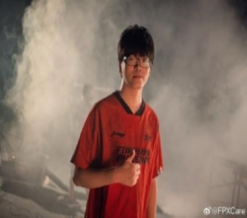 家要散了嗎FPX中單care發(fā)文感慨：后知后覺又過了一個(gè)秋