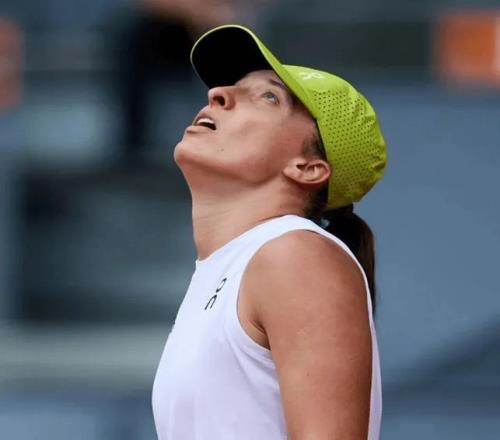 斯瓦泰克不敵萊巴金娜全滿貫夢想破碎，網(wǎng)友：雙巴大戰(zhàn)要來了