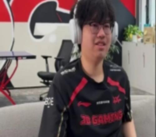 JDG发布你比我猜游戏视频：最了解英雄联盟英雄的人找到了