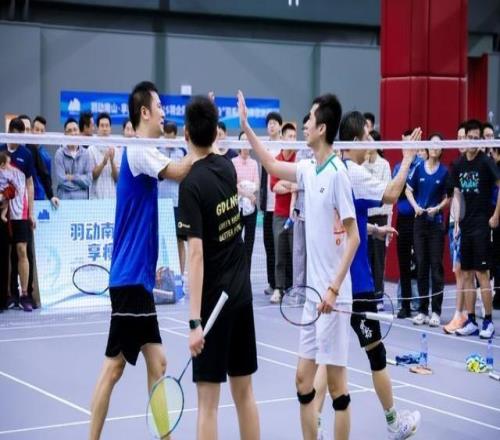 深圳“揮拍經(jīng)濟(jì)學(xué)”：一記扣殺之后，他們加上了微信