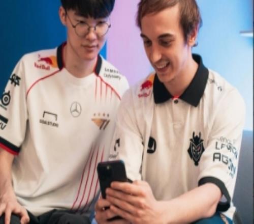 G2官媒晒Faker与Caps合影:是的,我们都选了冰鸟