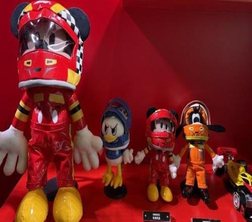 當(dāng)米奇闖入F1：全新賽車主題形象上海首秀，唯一雙IP城市這樣“奇速聯(lián)動(dòng)”