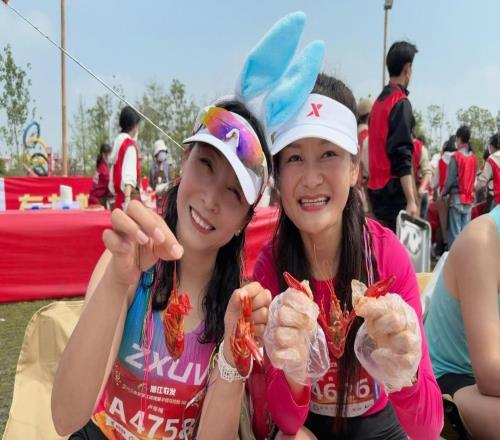 讀懂城市10噸小龍蝦宴請(qǐng)全國(guó)馬拉松跑友，潛江打的什么算盤(pán)