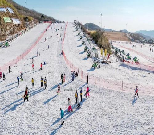 假期花几千块在江浙沪滑雪的中产，被坑哭了