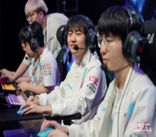又雙叒叕回來了！BLG以6勝0負(fù)小分+9反超TES成為登峰組第一！