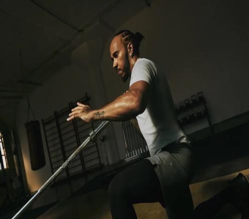 F1中國(guó)大獎(jiǎng)賽開(kāi)賽在即，與劉易斯?jié)h密爾頓一同“感受練”