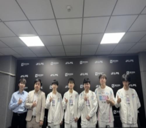 BLG赛后群访教练：回去要复盘调整争取回上海后打出更好的比赛