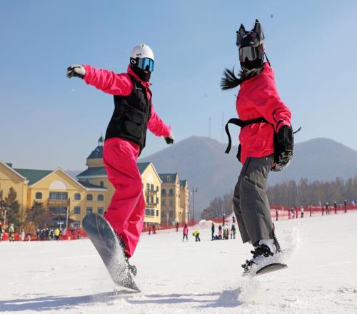 冬奧熱潮涌動新春冰雪經(jīng)濟煥彩年味