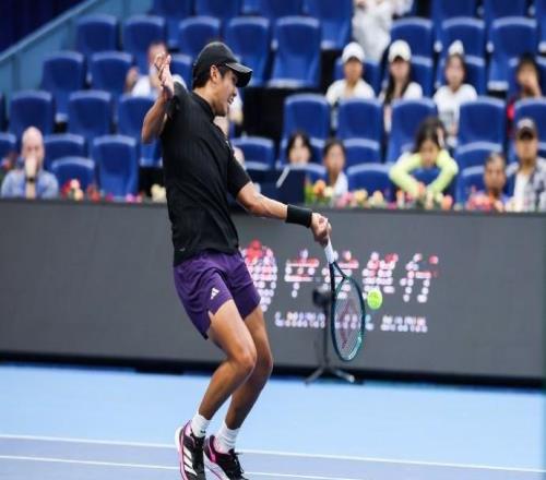 梅德韋杰夫決勝盤04落后退賽，勒納錢生涯首進巡回賽決賽