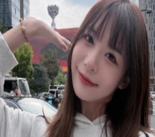 解說瞳夕曬日常照：滿滿的英雄聯(lián)盟氛圍感